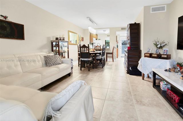 2941 N Nob Hill Rd 208, Sunrise, FL 33322