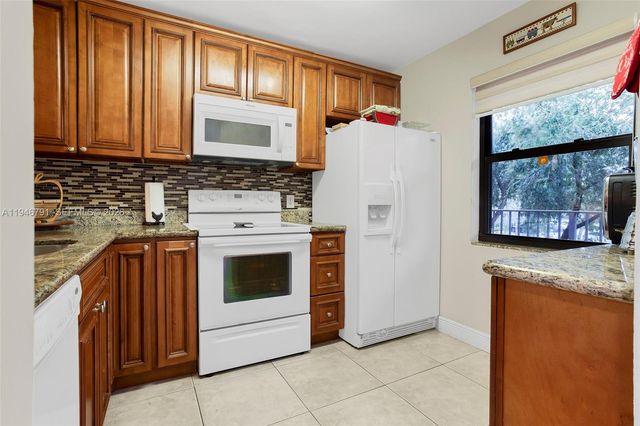2941 N Nob Hill Rd 208, Sunrise, FL 33322