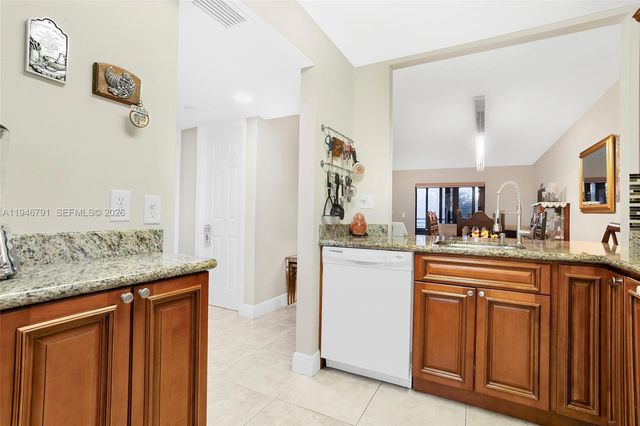 2941 N Nob Hill Rd 208, Sunrise, FL 33322