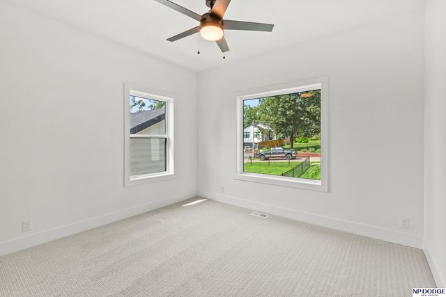 5841 S 48th Avenue, Omaha, NE 68117