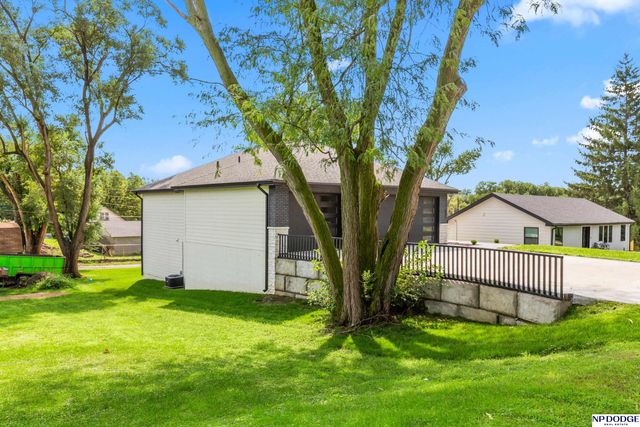 5841 S 48th Avenue, Omaha, NE 68117