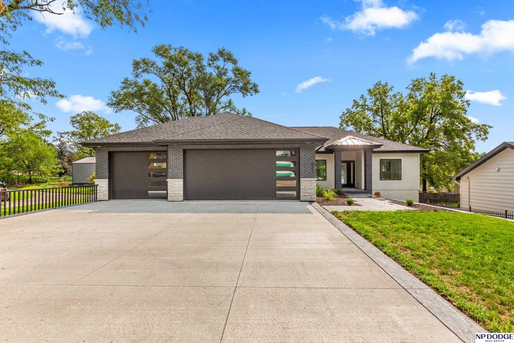 5841 S 48th Avenue, Omaha, NE 68117