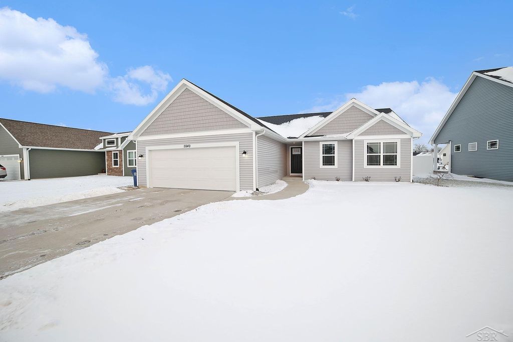 5840 Cotton Top Crest, Tittabawassee Twp, MI 48623