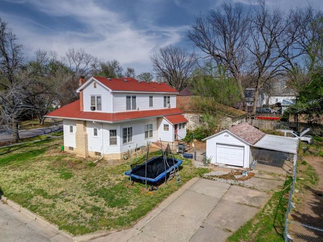 1401 E 5th Ave, Winfield, KS 67156