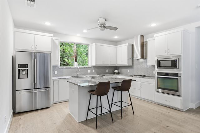 521 Diamond Point Drive, Oak Point, TX 75068
