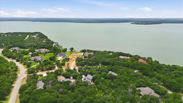 521 Diamond Point Drive, Oak Point, TX 75068