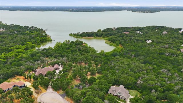 521 Diamond Point Drive, Oak Point, TX 75068