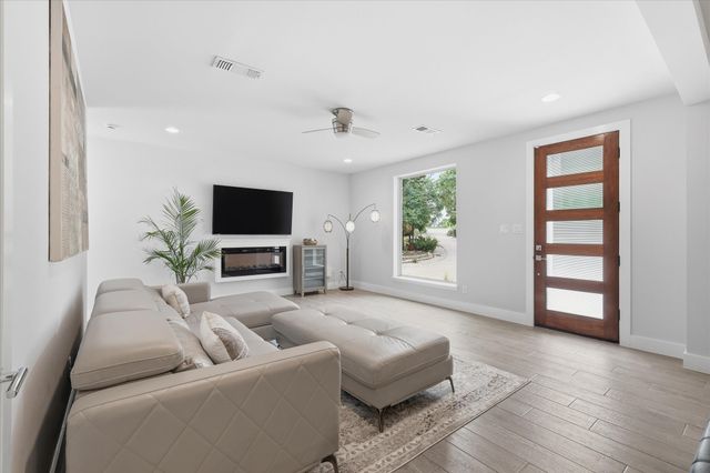 521 Diamond Point Drive, Oak Point, TX 75068