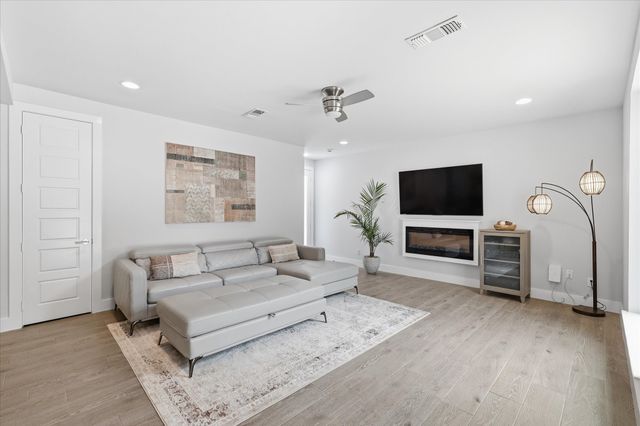 521 Diamond Point Drive, Oak Point, TX 75068