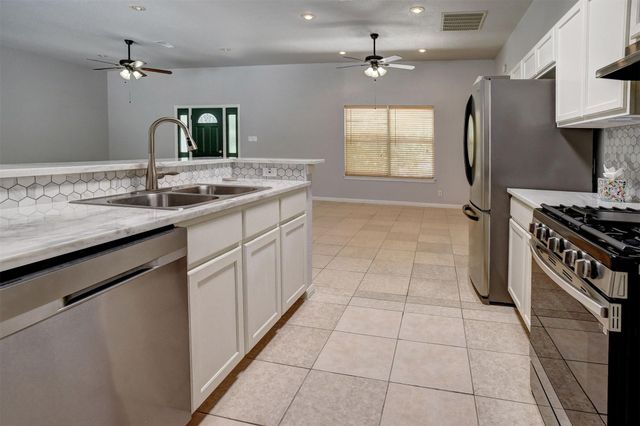 255 W Oak LOOP, Cedar Creek, TX 78612