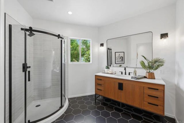 1765 Robinhood Road, Vista, CA 92084