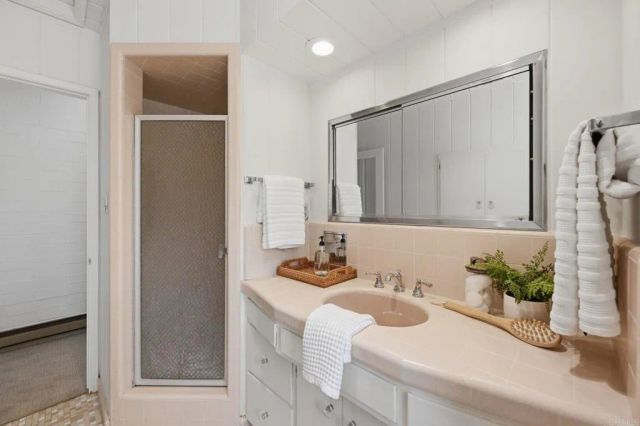 1765 Robinhood Road, Vista, CA 92084