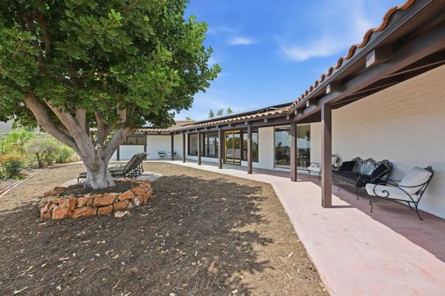 1765 Robinhood Road, Vista, CA 92084