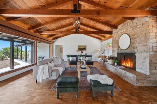 1765 Robinhood Road, Vista, CA 92084