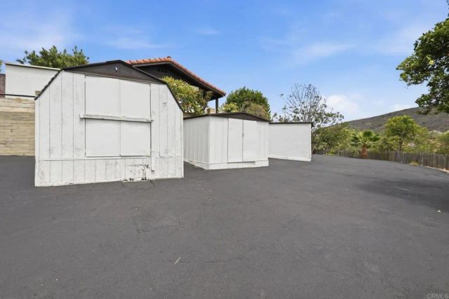 1765 Robinhood Road, Vista, CA 92084