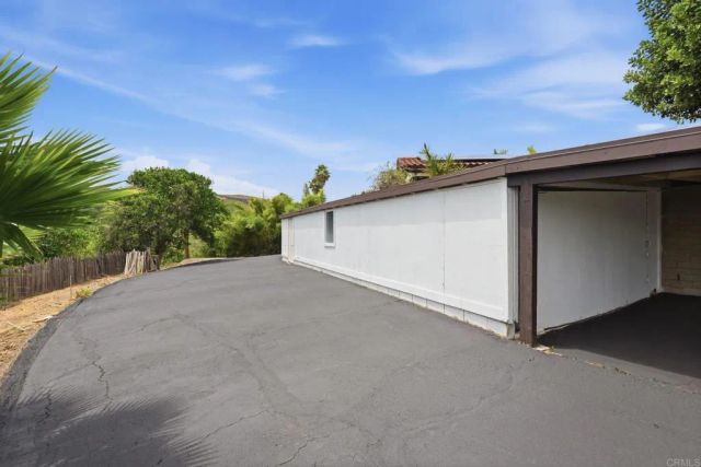 1765 Robinhood Road, Vista, CA 92084