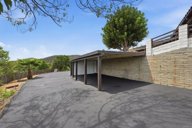1765 Robinhood Road, Vista, CA 92084