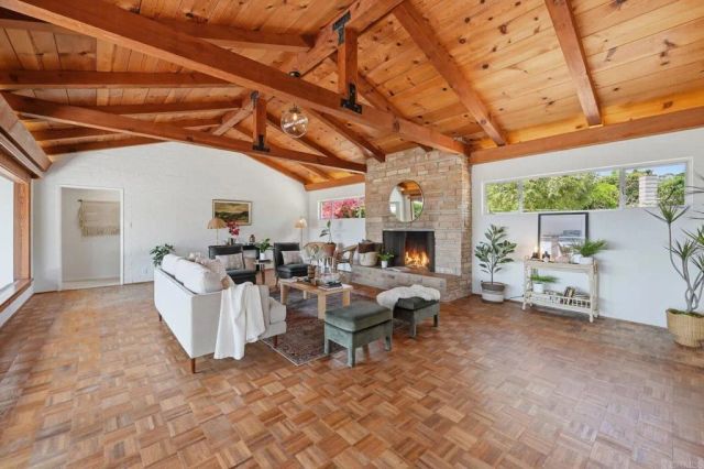 1765 Robinhood Road, Vista, CA 92084
