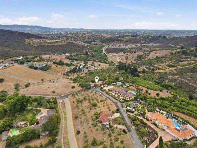 1765 Robinhood Road, Vista, CA 92084