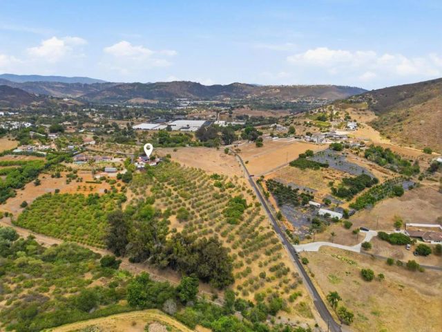1765 Robinhood Road, Vista, CA 92084
