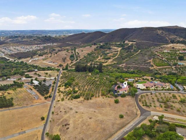 1765 Robinhood Road, Vista, CA 92084