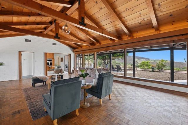 1765 Robinhood Road, Vista, CA 92084