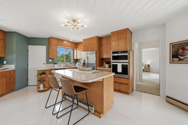 1765 Robinhood Road, Vista, CA 92084