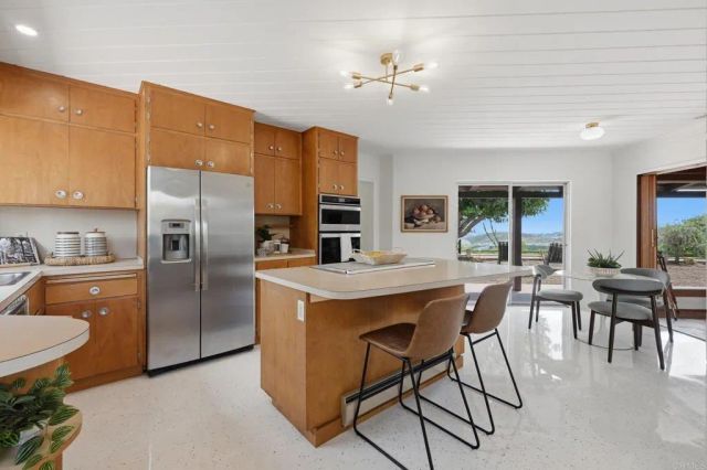 1765 Robinhood Road, Vista, CA 92084