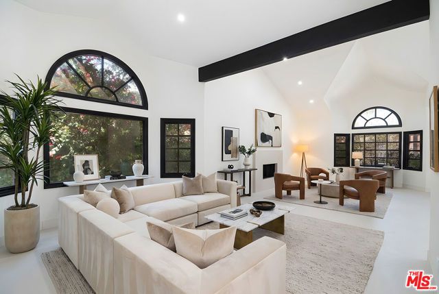 24362 Park Granada, Calabasas, CA 91302