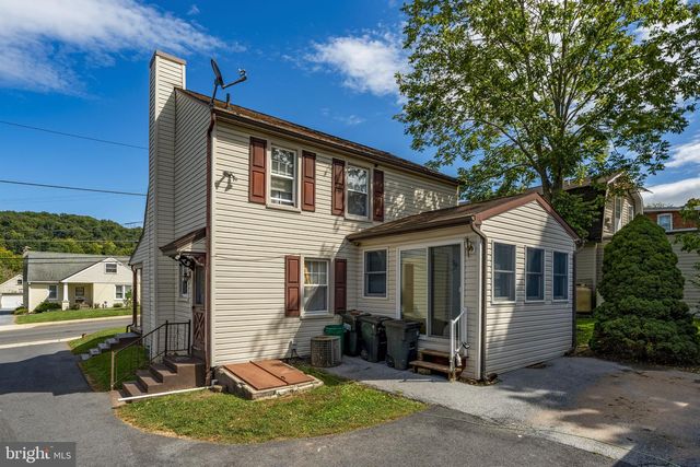 233 E FULTON ST, Ephrata, PA 17522