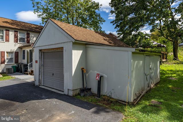 233 E FULTON ST, Ephrata, PA 17522