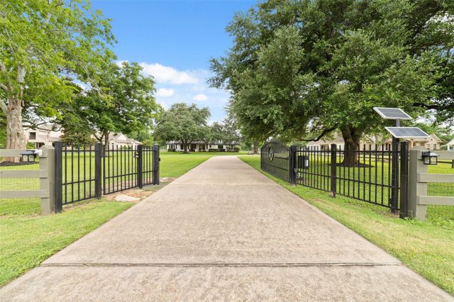 32030 Wendt Park Trace, Fulshear, TX 77441