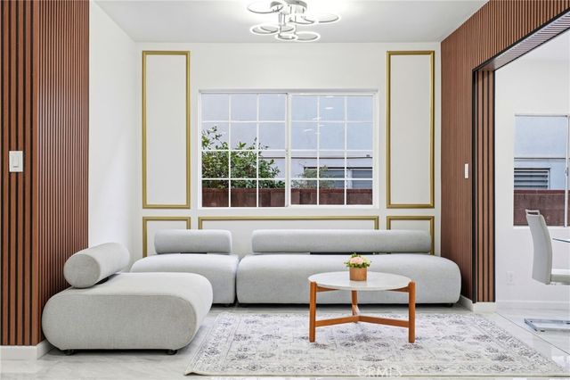 18114 Schoenborn, Northridge, CA 91325