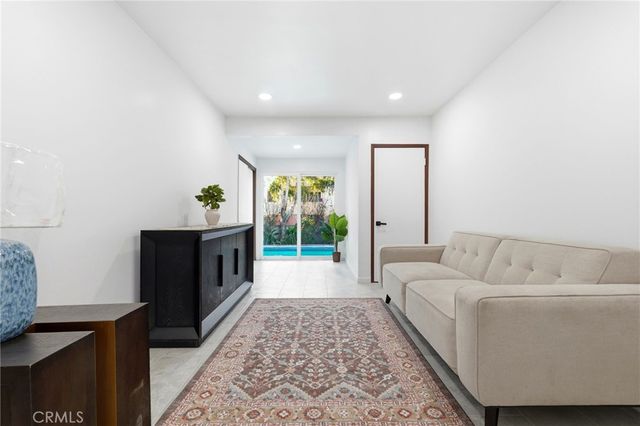 18114 Schoenborn, Northridge, CA 91325