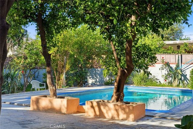 18114 Schoenborn, Northridge, CA 91325