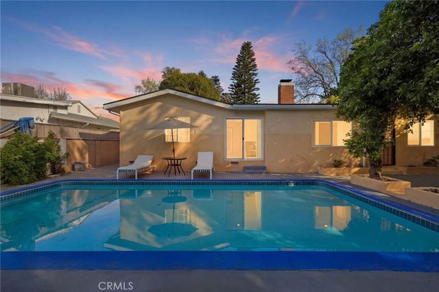 18114 Schoenborn, Northridge, CA 91325