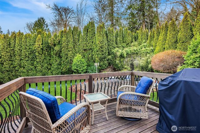 2305 NW Oakcrest Drive, Issaquah, WA 98027