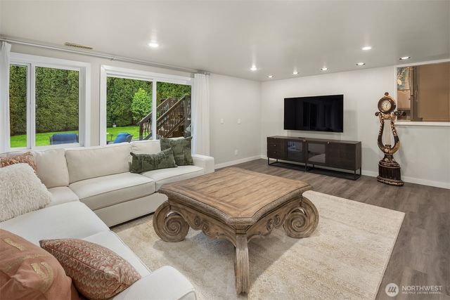 2305 NW Oakcrest Drive, Issaquah, WA 98027