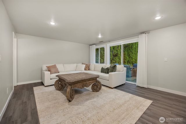 2305 NW Oakcrest Drive, Issaquah, WA 98027