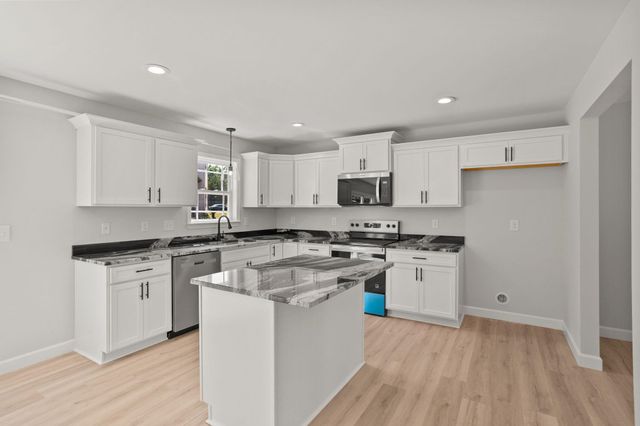 7 Lyman Lake Road, Lyman, SC 29369
