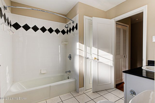 9412 Tiverton Way, Louisville, KY 40242