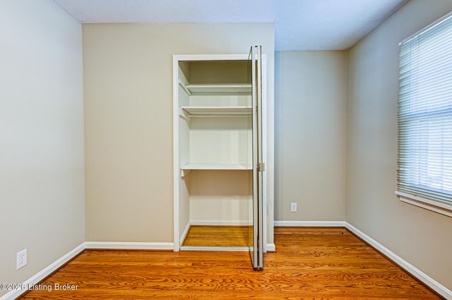 9412 Tiverton Way, Louisville, KY 40242