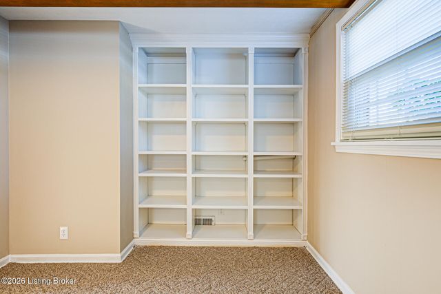 9412 Tiverton Way, Louisville, KY 40242