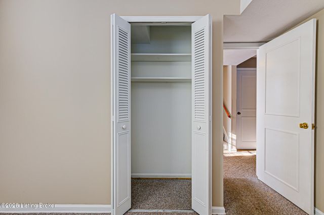 9412 Tiverton Way, Louisville, KY 40242