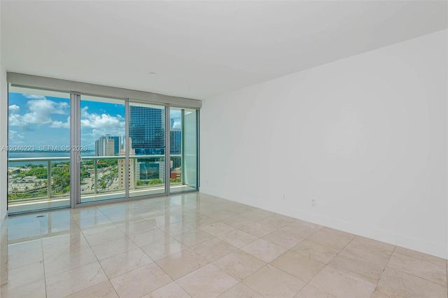 888 Biscayne Boulevard 2002, Miami, FL 33132