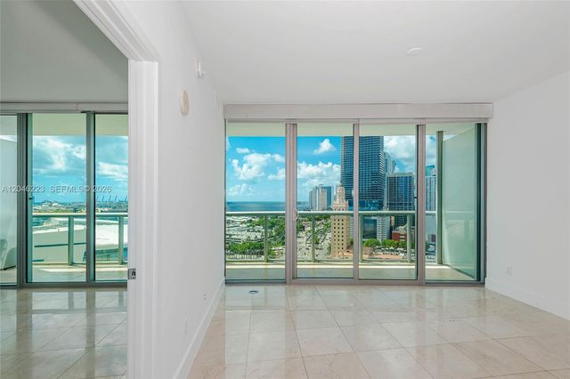 888 Biscayne Boulevard 2002, Miami, FL 33132
