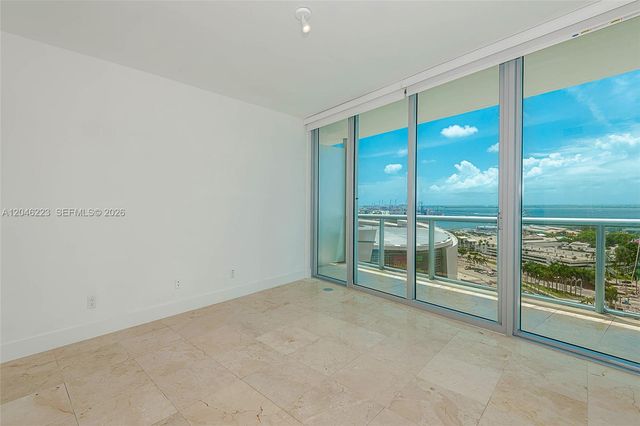 888 Biscayne Boulevard 2002, Miami, FL 33132