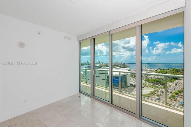 888 Biscayne Boulevard 2002, Miami, FL 33132