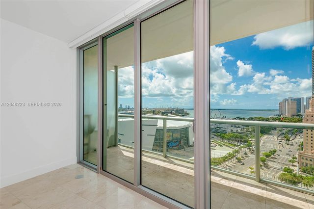 888 Biscayne Boulevard 2002, Miami, FL 33132