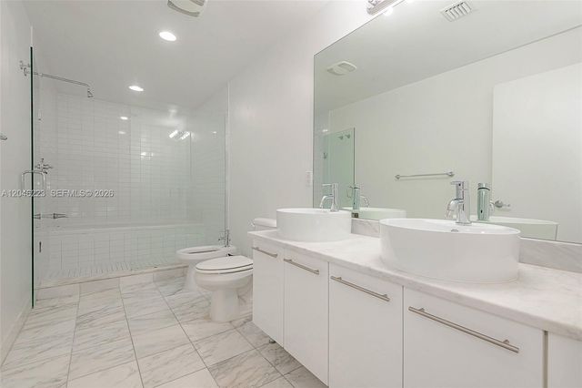 888 Biscayne Boulevard 2002, Miami, FL 33132